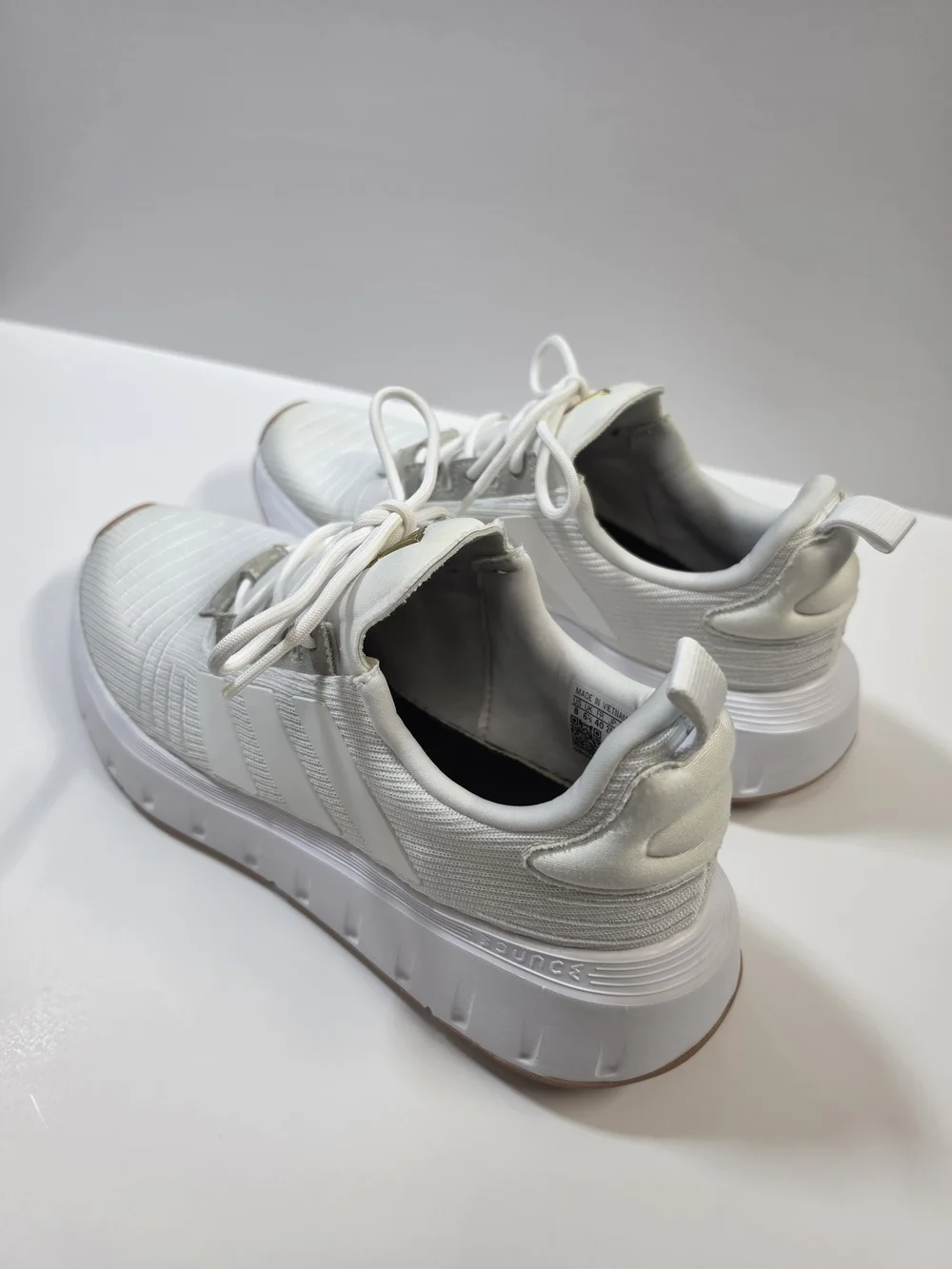 Adidas Swift Run 23 Women's White Gold Athletic Running Sneakers Size 8 IG4715 - Picture 8 of 9